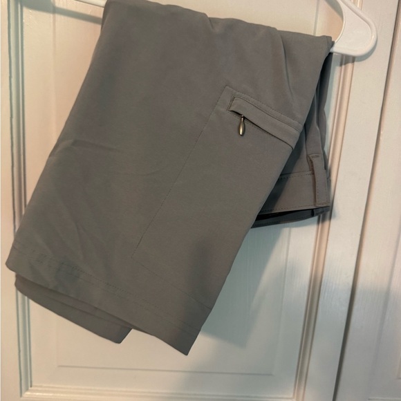 Men’s Golf Shorts w Pocket Detail. Sleek Stylish Must Have. Light Gray, 38 NEW - Picture 9 of 11